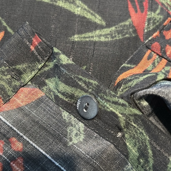 Men’s short sleeve tropical print button down - Picture 7 of 7